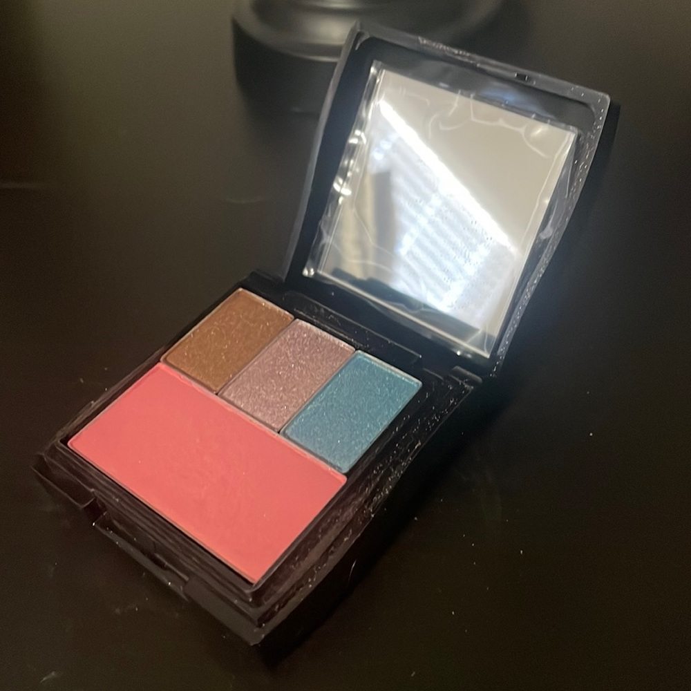 Mary Kay Mini Compact